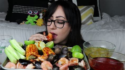 SHRIMP AND MUSSELS SPICY SEAFOOD MUKBANG EATING SHOW YouTube