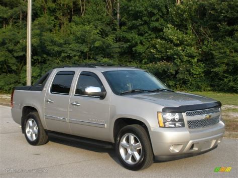 Silver Birch Metallic Chevrolet Avalanche Ltz Exterior Photo