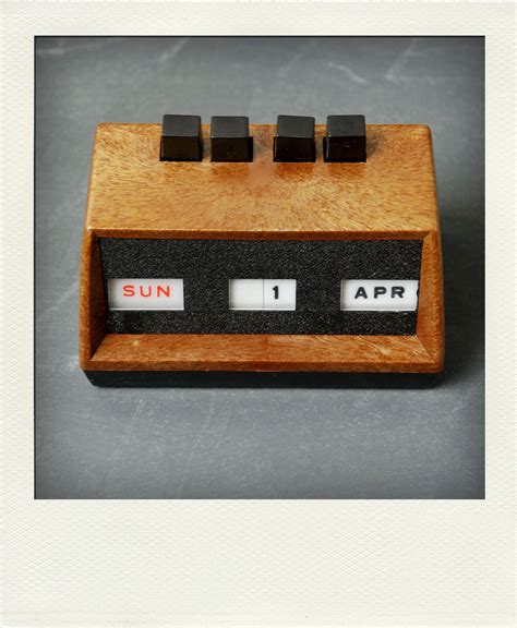 Perpetual Desk Calendar No 29 Retro Brown Push Button Desk