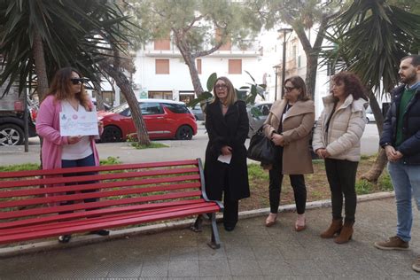 A Polignano Una Panchina Rossa Per Dire Basta Alla Violenza Sulle Donne