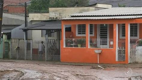 Vídeo Chuva Alaga Casas E Deixa Moradores Desabrigados Em São Roque