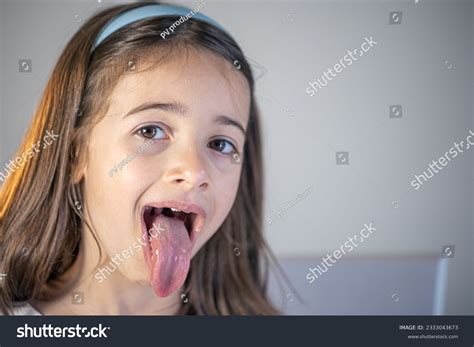 8495 Imágenes Fotos De Stock Objetos En 3d Y Vectores Sobre Long Tongue Girls Shutterstock