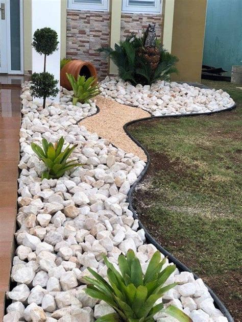 “26 Creative Front Yard River Rock Landscaping Ideas To Enhance Your Curb Appeal” Fiatagri