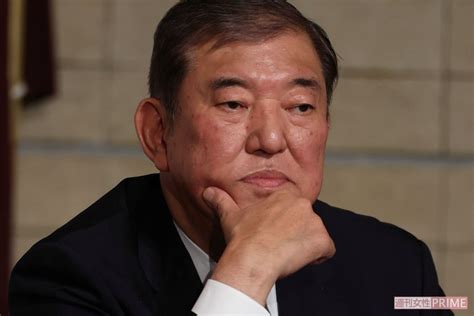 石破茂首相の食事シーンがsnsに拡散され物議「茶碗もまともに持てないのか」“独特すぎる食事風景”に失望（2ページ目） 週刊女性prime