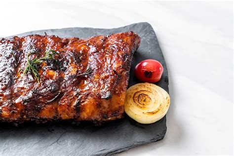 Asado A La Parrilla Costillas De Cerdo Foto Premium