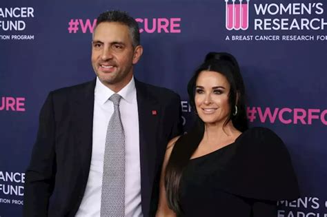 Kyle Richards Explains Why She Wasnt Wearing Her Wedding Ring