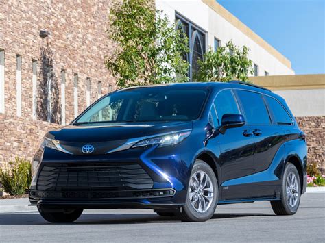 2021 Toyota Sienna vs. 2021 Honda Odyssey Comparison - Kelley Blue Book