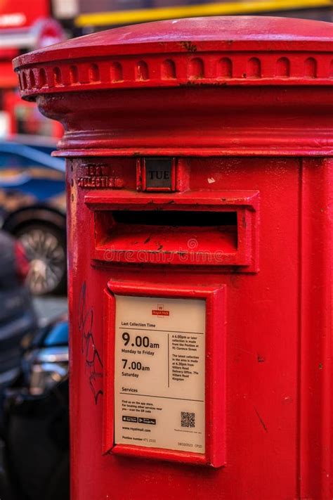 Caixa De Correio De Carta Vermelha Tradicional Para Descarte De Letras