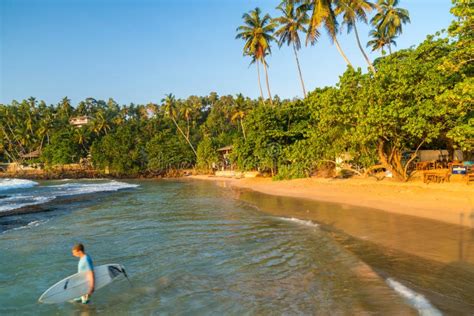 En La Playa De Mirissa De Sri Lanka Foto De Archivo Editorial Imagen