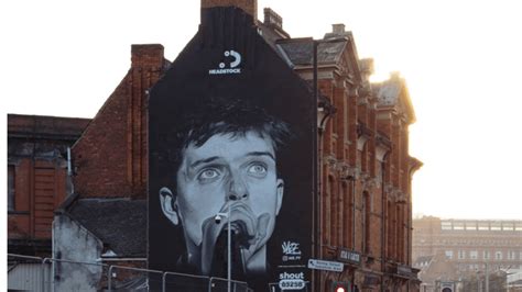 Mural De Ian Curtis Do Joy Division é Repintado Em Manchester Ucsfm