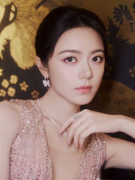 M Nh N X Hot Nh T Hi N T I B U I Kh I Showbiz Sau Khi O N Clip Kinh Ho Ng D I G N Ph T