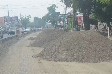 Tanpa Komunikasi Pembongkaran Cor Beton Jalan Nasional Di Jombang