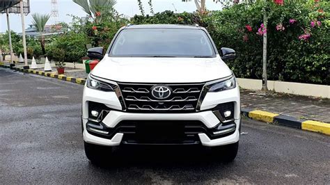 Toyota Fortuner Vrz L Gr Sport Facelift At Putih Low Km Mobil