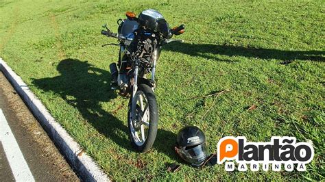 Motociclista Sofre Parada Card Aca Ap S Bater Na Traseira De Caminh O