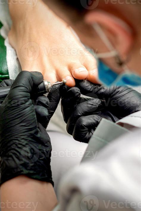 Pedicure master remove toe cuticles 21648500 Stock Photo at Vecteezy
