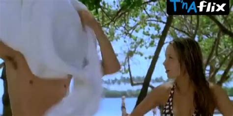 Amanda Bynes Bikini Scene In Love Wrecked Tnaflix
