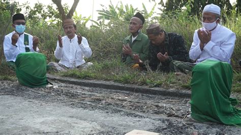 Peringati Hari Santri PCNU Gresik Ziarah Makam Muassis NU NUGRES