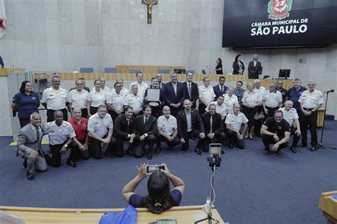 Entrega de Salva de Prata à Instituição PMs de Cristo Câmara Municipal