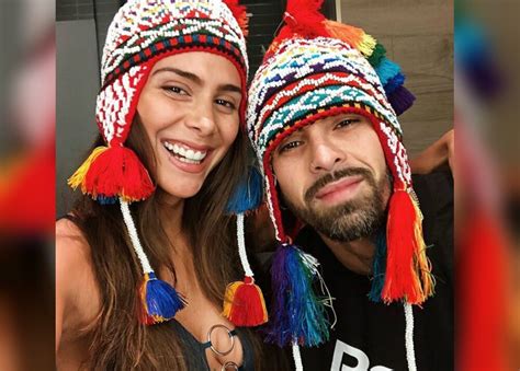 Greeicy Y Mike Muestran En Divertida Foto El Rostro De Su Hijo Kai