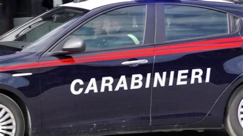 Torvaianica Tentano Di Nascondere La Droga Alla Vista Dei Carabinieri