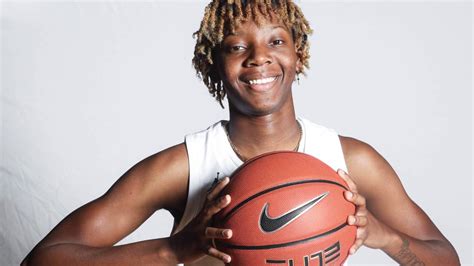 South Carolina Signee Talaysia Cooper Scores 3000 Points Charlotte