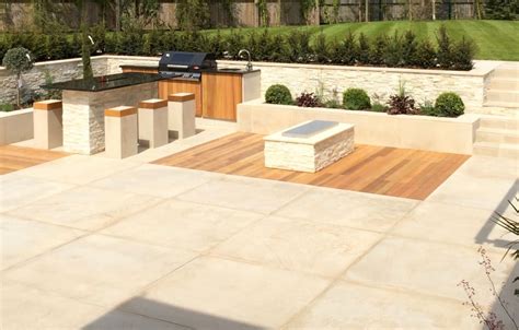 Modern Garden Design With Cream Patio Paving And Outdoor Seating And