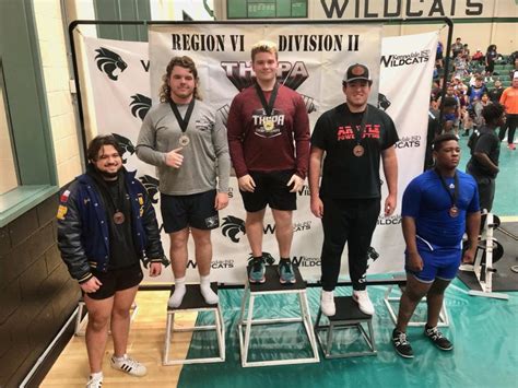 Boys Powerlifting Competes At Region Meet The Talon