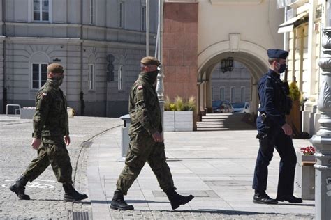 Wojsko i policja na ulicach Kielc Służby pilnują bezpieczeństwa