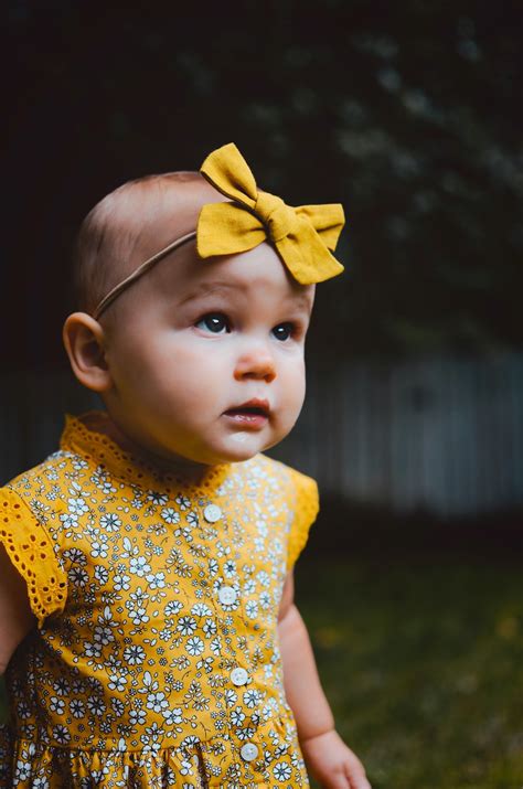 Baby in yellow dress photo – Free Girl Image on Unsplash