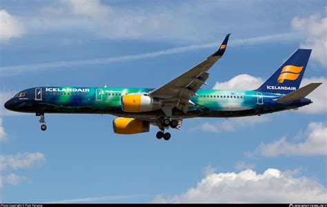 TF FIU Icelandair Boeing 757 256 WL Photo By Piotr Persona ID