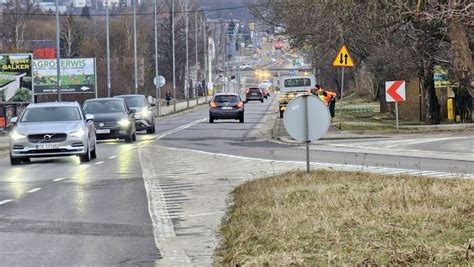 Uwaga Kierowcy Nowe Utrudnienia Na Ulicy Warszawskiej W Kielcach