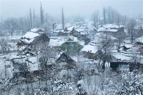 MeT forecasts 'heavy to very heavy snowfall' in Kashmir — The Kashmir ...