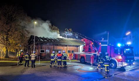 Geb Ude Neben Grundschule In Baar Ebenhausen Ausgebrannt Schulbetrieb