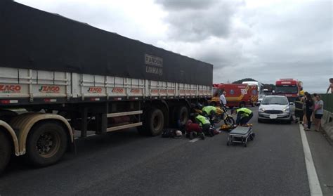 Acidente Interdita Br Em Capivari De Baixo E Causa Congestionamento