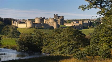 Holy Island Alnwick Castle And The Northumberland Coast Day Tour