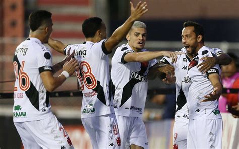 Nenê marca no início Vasco segura pressão do Ituano e garante acesso