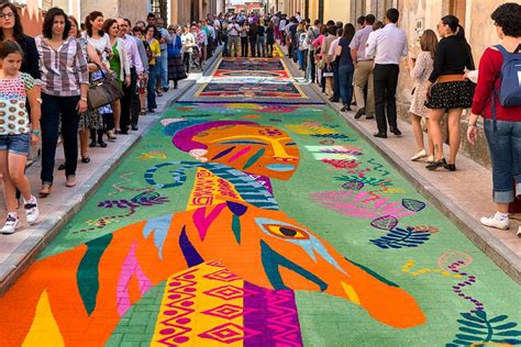 Festival De Tapetes De Serragem Para A Festa De Corpus Christi Em Elche