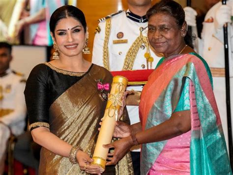 Padma Award President Doupadi Murmu Presents Award To Sudha Murthy And Late Mulayam Singh