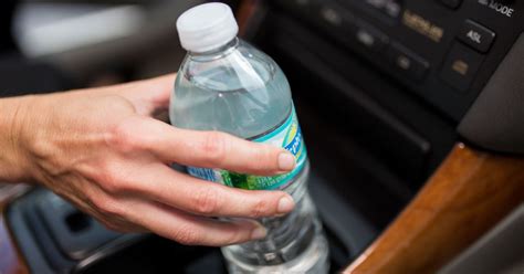 Jangan Lagi Mengisi Ulang Air Minum Pada Botol Plastik Sekali Pakai