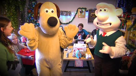 Wallace And Gromit Give The Yogscast A Present Youtube