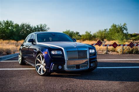 VIP Ride Steals Attention: Blue Rolls Royce Ghost Wearing Chrome Grille ...