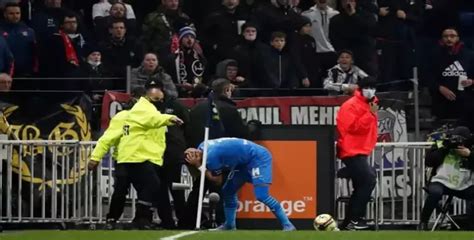 أحداث شغب في مباراة ليون ومارسيليا بالدوري الفرنسي بسبب إصابة باييت