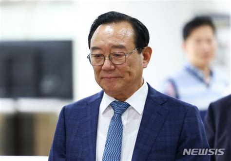 검찰 뇌물수수 혐의 송철호 전 울산시장 징역 2년 구형