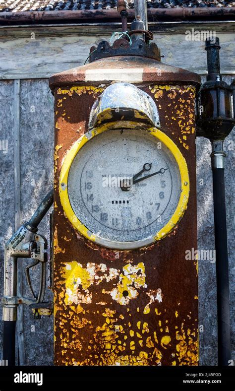 Old Abandoned Garage Service Station Hi Res Stock Photography And