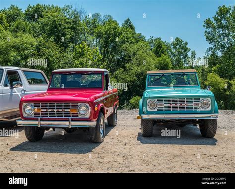 Ford bronco 1960s hi-res stock photography and images - Alamy