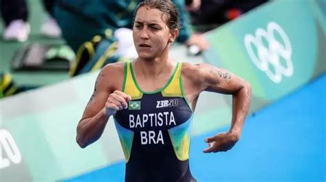 Triatleta Luisa Baptista recebe alta após mais de três meses internada