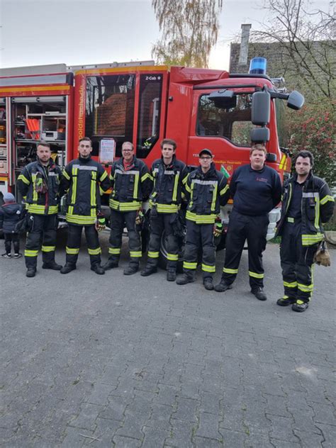 Brandsicherheitswache Beim Osterfeuer Auf Dem Heimathof Freiwillige