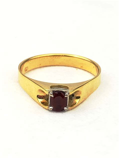 18ct Yellow Gold Garnet Ring – kingsestate