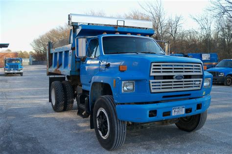 1989 FORD F-800 DUMP TRUCK