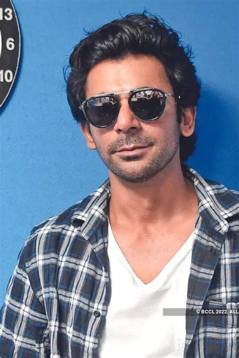 Sunil Grover’s Bio, Age, Relationships, Latest Buzz, Photos & Videos